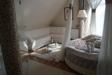 Фото номера Люкс с кроватью размера &quot;king-size&quot; и джакузи Отель Hotel Viwaldi г. Baruchowo 2