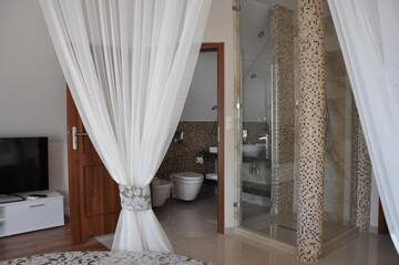 Фото номера Люкс с кроватью размера &quot;king-size&quot; и джакузи Отель Hotel Viwaldi г. Baruchowo 15